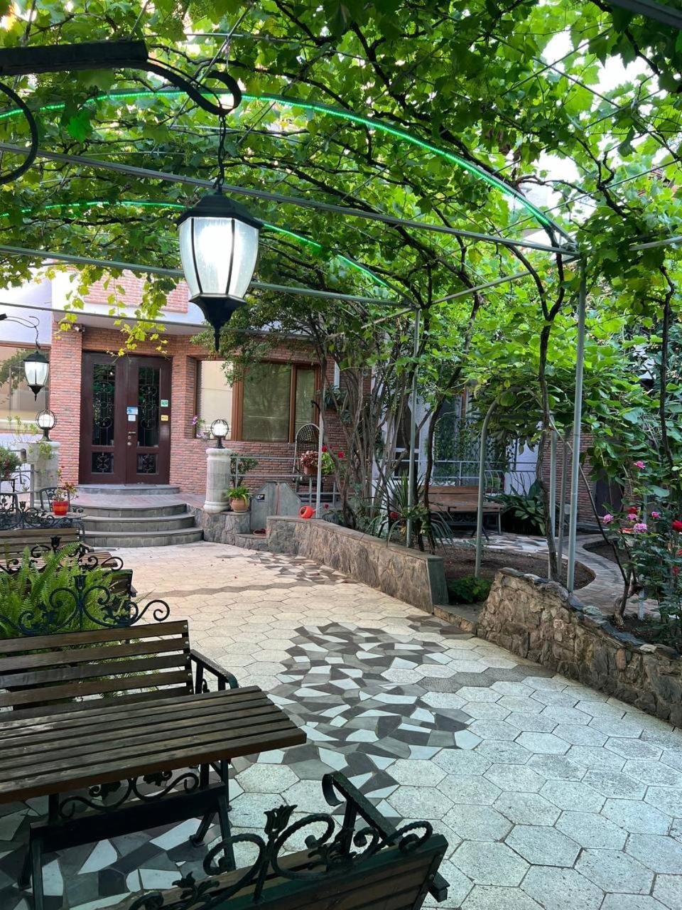 טביליסי Hotel Livin מראה חיצוני תמונה
